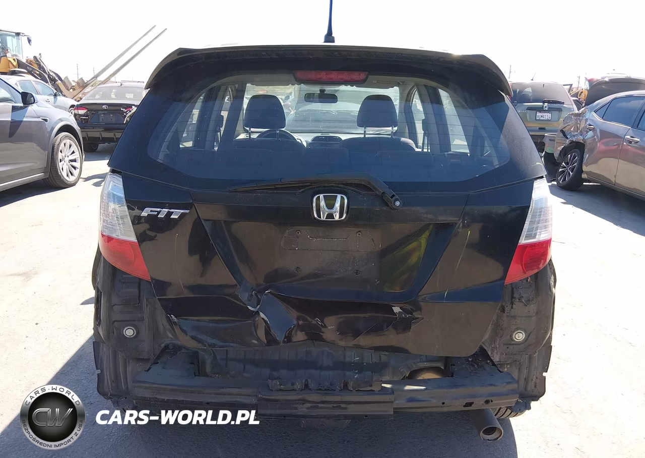 2013 Honda Fit Sport VIN:JHMGE8H53DC042843 - 17