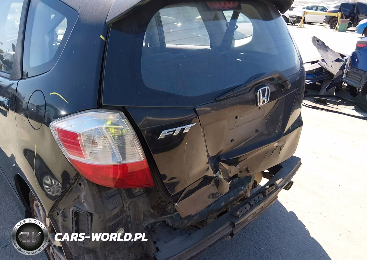 2013 Honda Fit Sport VIN:JHMGE8H53DC042843 - 19