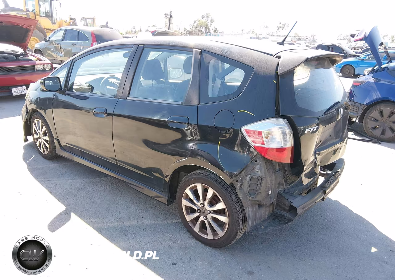 2013 Honda Fit Sport VIN:JHMGE8H53DC042843 - 3