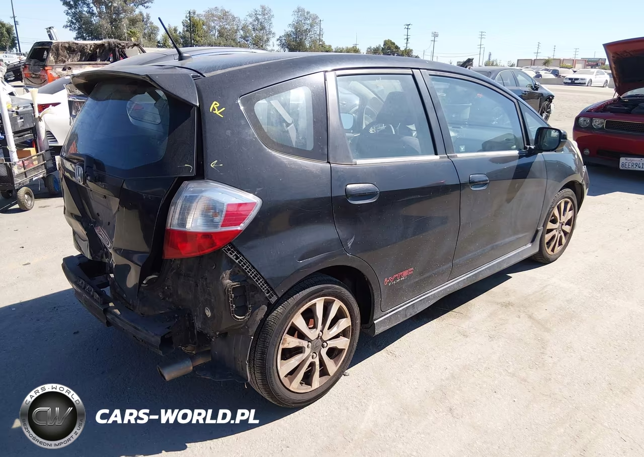 2013 Honda Fit Sport VIN:JHMGE8H53DC042843 - 4