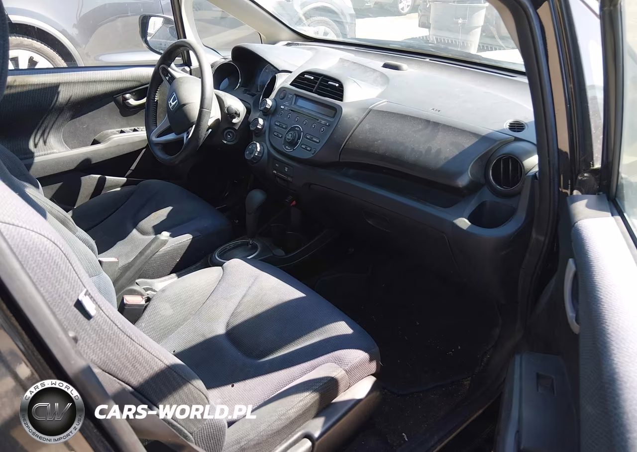 2013 Honda Fit Sport VIN:JHMGE8H53DC042843 - 5