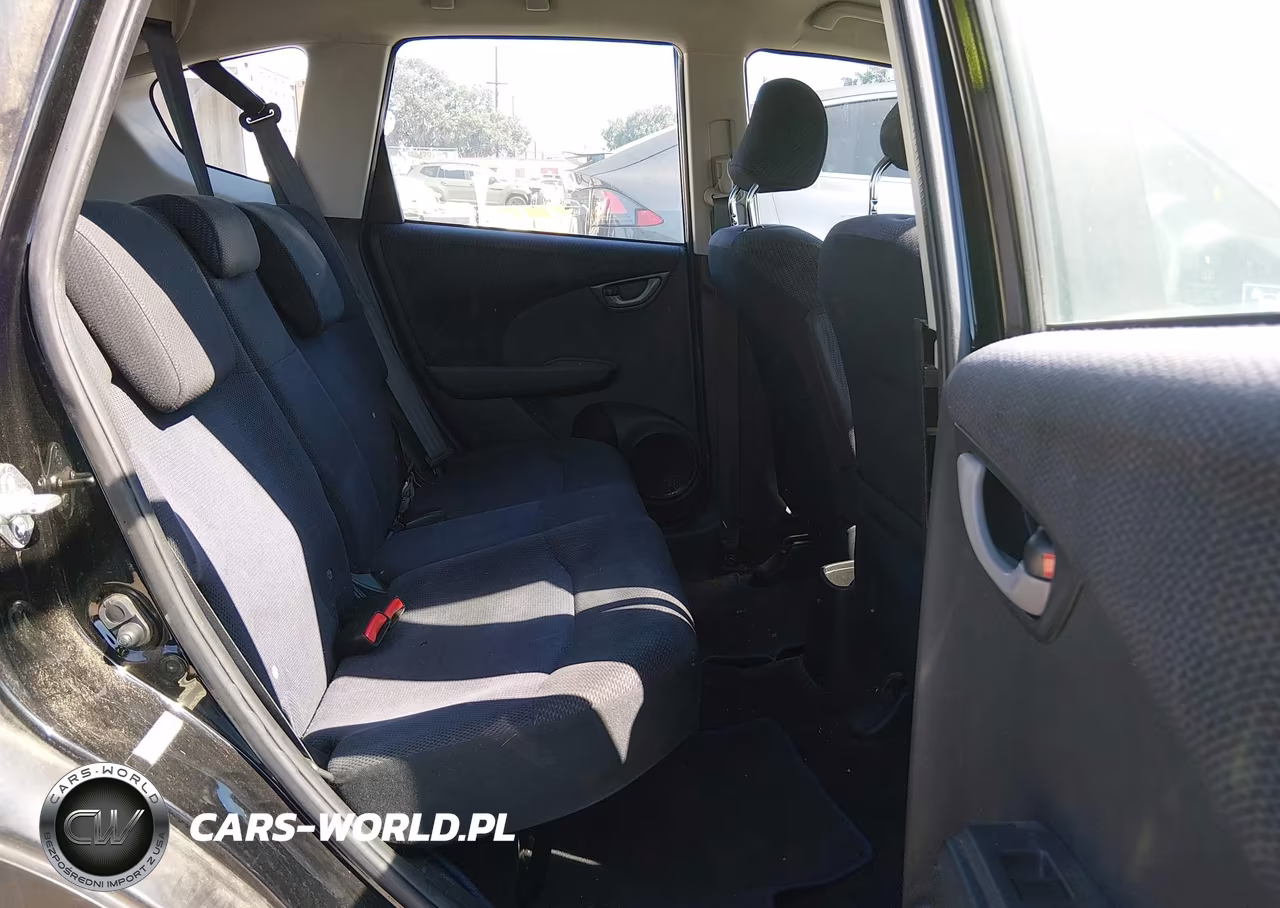 2013 Honda Fit Sport VIN:JHMGE8H53DC042843 - 8