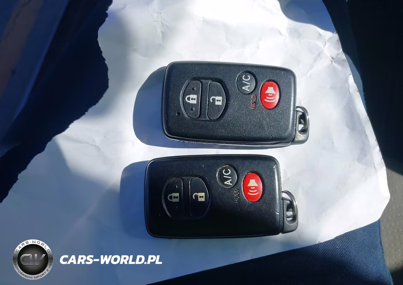 2014 Toyota Prius Plug-In VIN:JTDKN3DP4E3053082 - 11