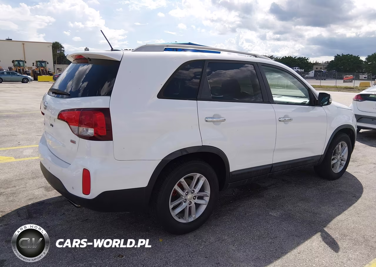 2014 Kia Sorento Lx VIN:5XYKT3A65EG481899 - 4