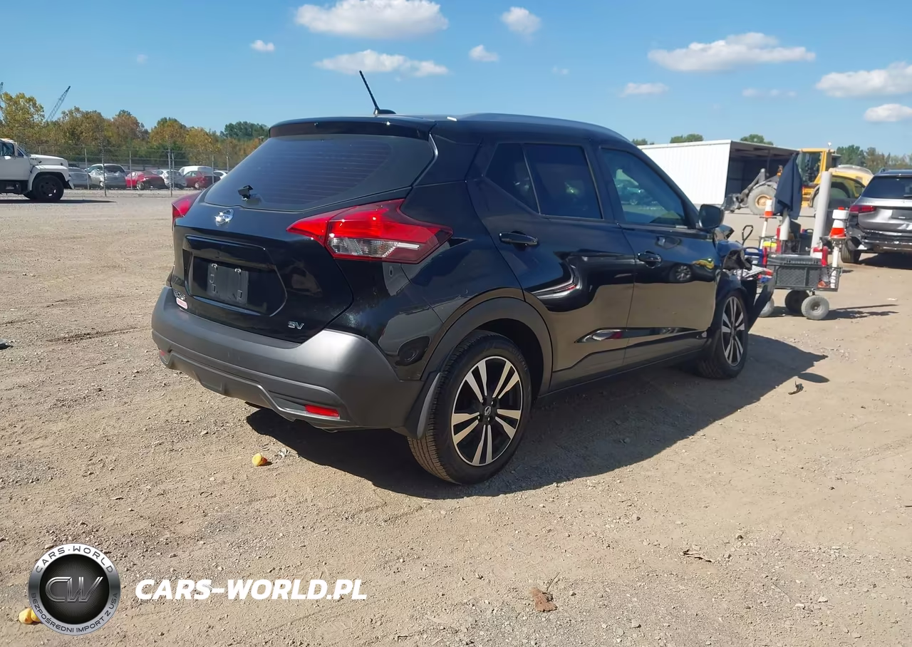 2019 Nissan Kicks Sv VIN:3N1CP5CU0KL559870 - 4