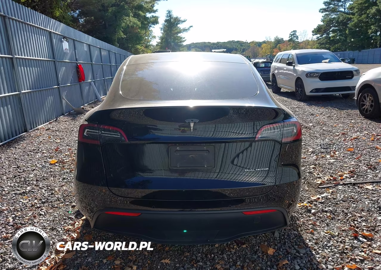 2022 Tesla Model Y Long Range Dual Motor All-Wheel Drive VIN:7SAYGAEE3NF365647 - 16