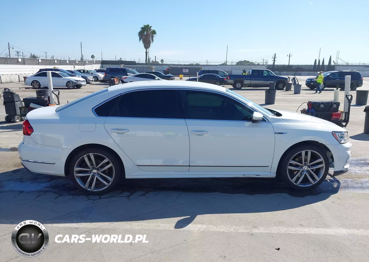 2017 Volkswagen Passat 1.8T R-Line VIN:1VWDT7A35HC050782 - 12