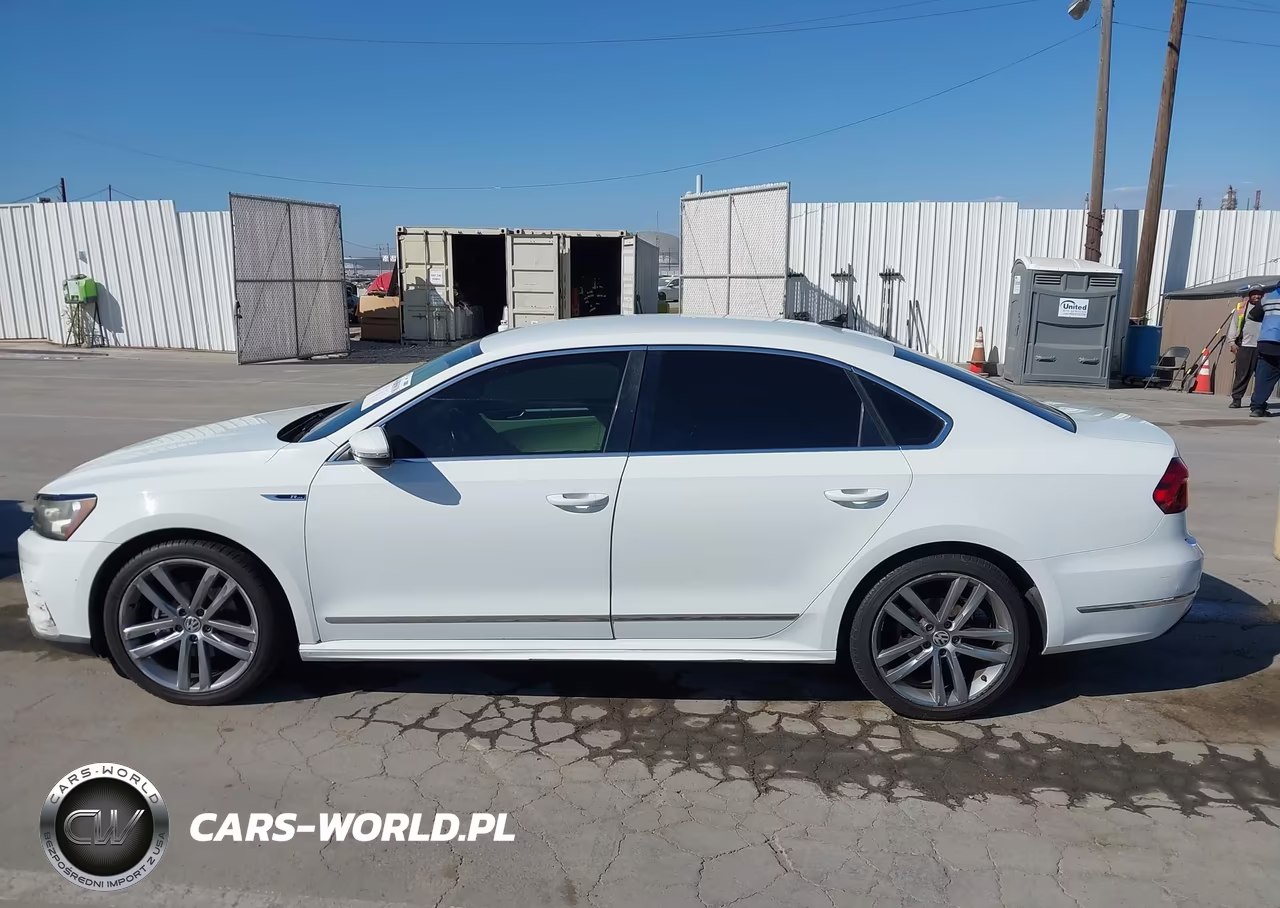 2017 Volkswagen Passat 1.8T R-Line VIN:1VWDT7A35HC050782 - 13