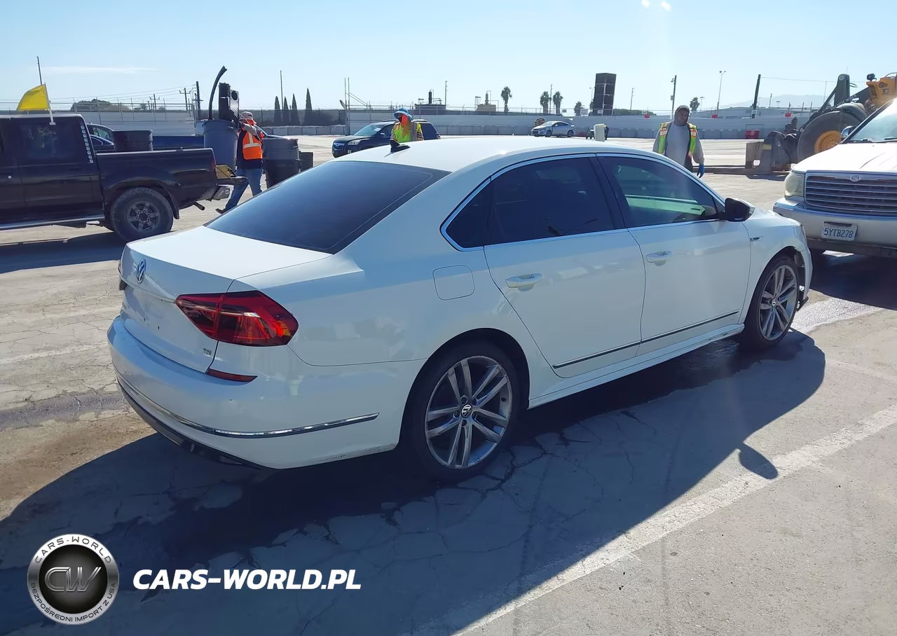 2017 Volkswagen Passat 1.8T R-Line VIN:1VWDT7A35HC050782 - 4