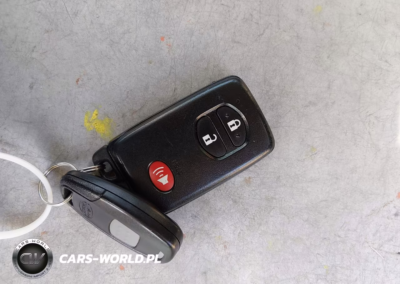 2013 Toyota Prius Two VIN:JTDKN3DU7D5631281 - 11