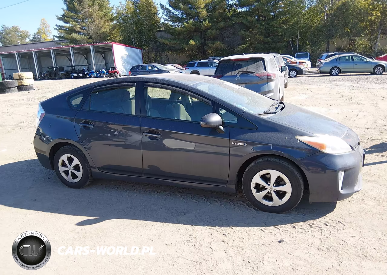 2013 Toyota Prius Two VIN:JTDKN3DU7D5631281 - 13
