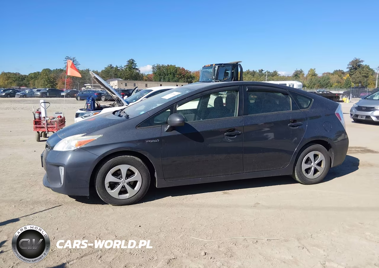 2013 Toyota Prius Two VIN:JTDKN3DU7D5631281 - 14