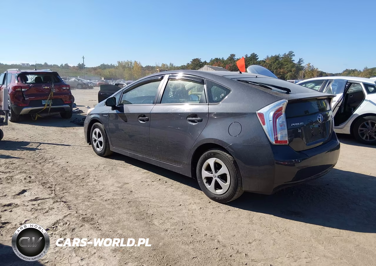 2013 Toyota Prius Two VIN:JTDKN3DU7D5631281 - 3