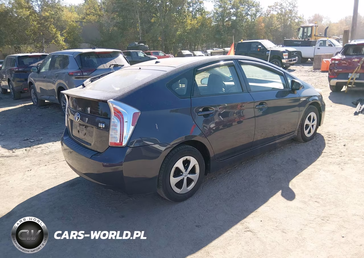 2013 Toyota Prius Two VIN:JTDKN3DU7D5631281 - 4