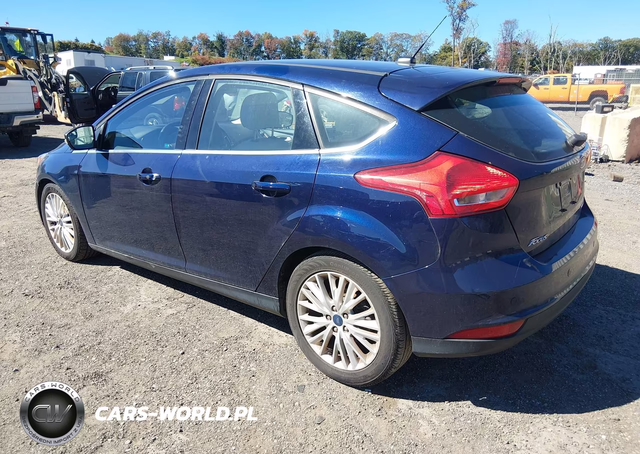 2016 Ford Focus Titanium VIN:1FADP3N27GL299610 - 3