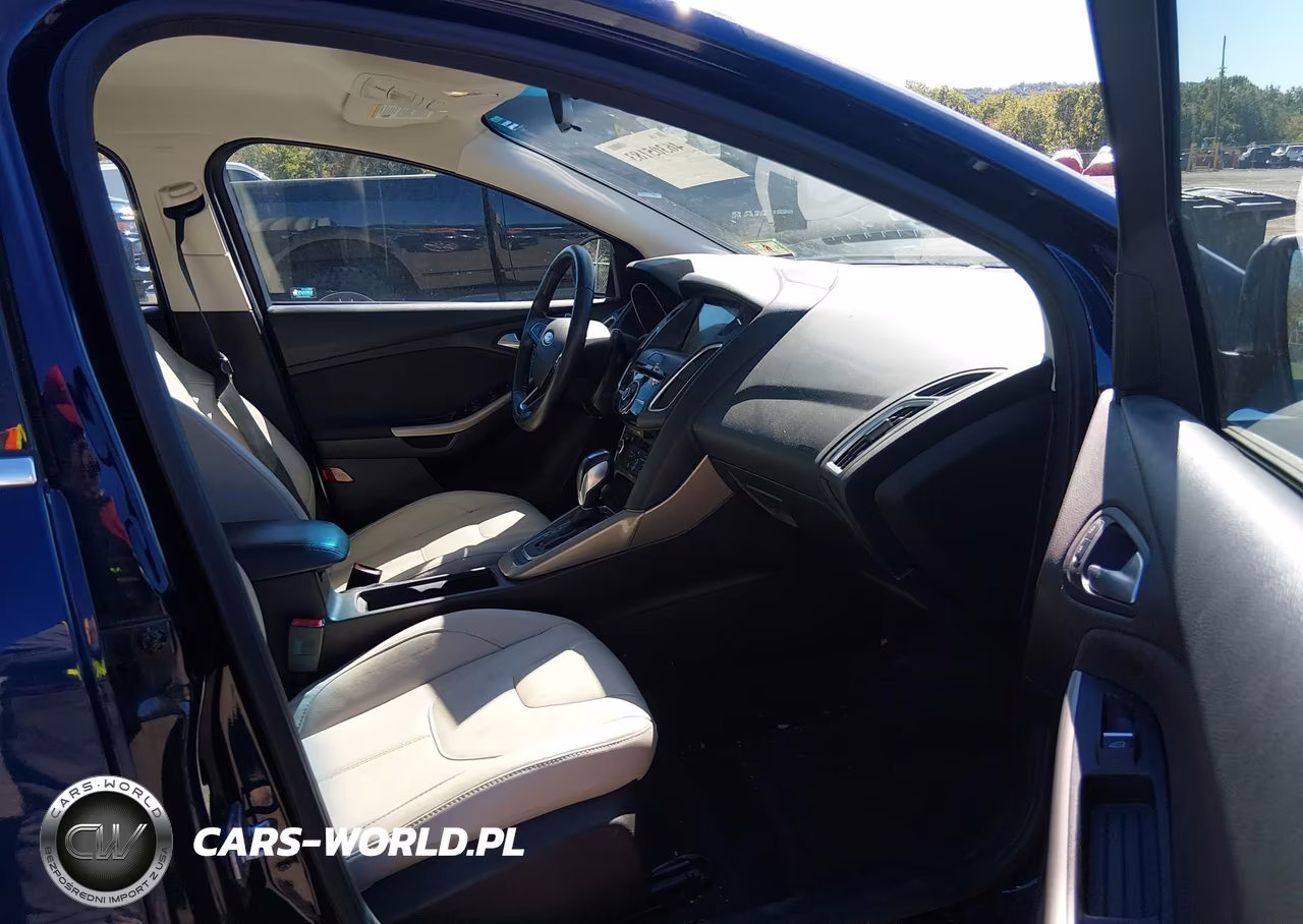 2016 Ford Focus Titanium VIN:1FADP3N27GL299610 - 5