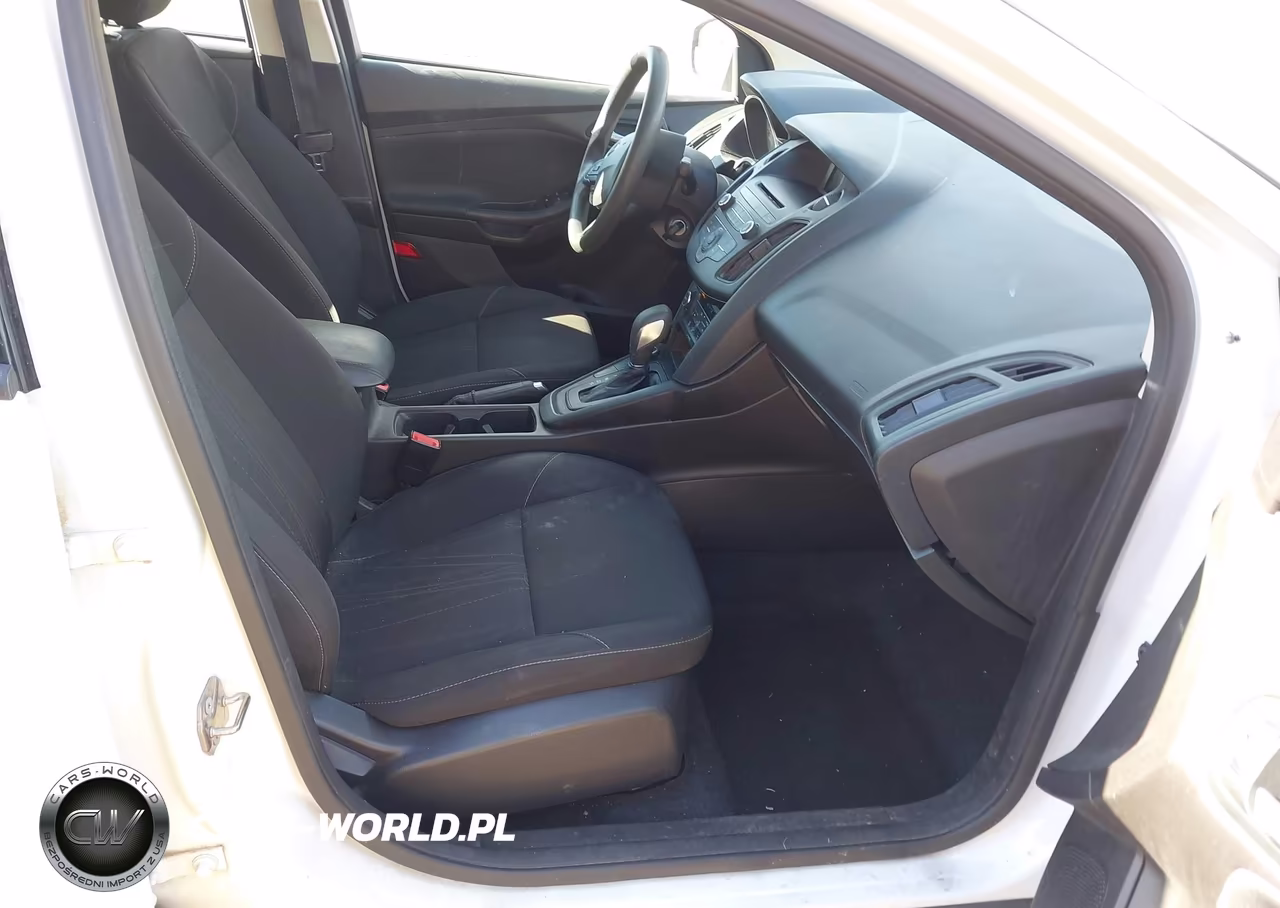 2017 Ford Focus Se VIN:1FADP3FE4HL259950 - 5