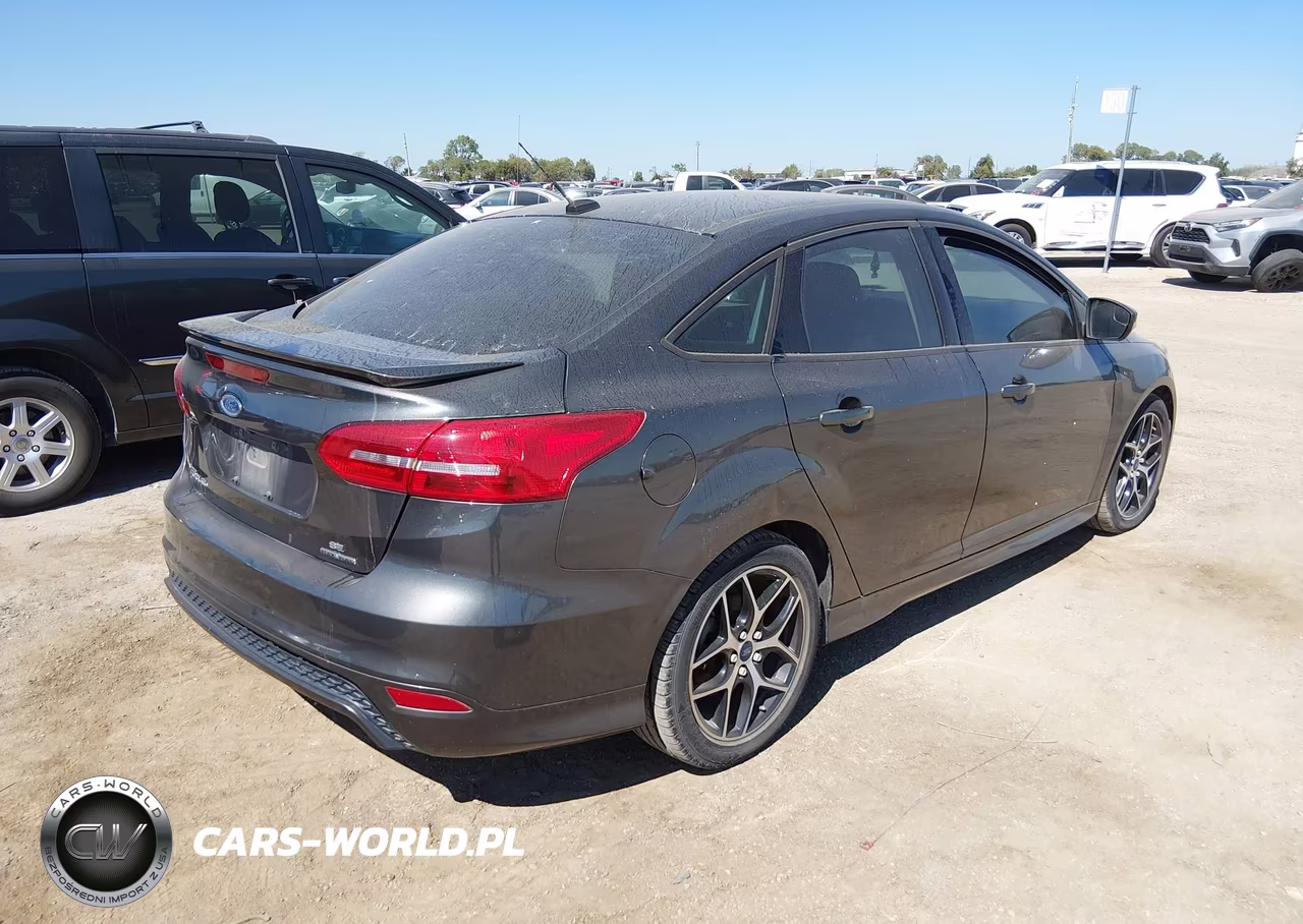 2016 Ford Focus Se VIN:1FADP3F2XGL293363 - 4