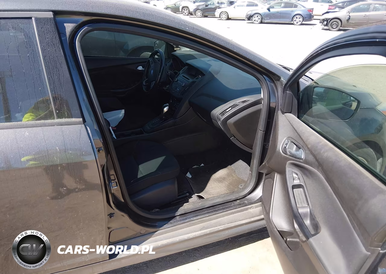 2016 Ford Focus Se VIN:1FADP3F2XGL293363 - 5