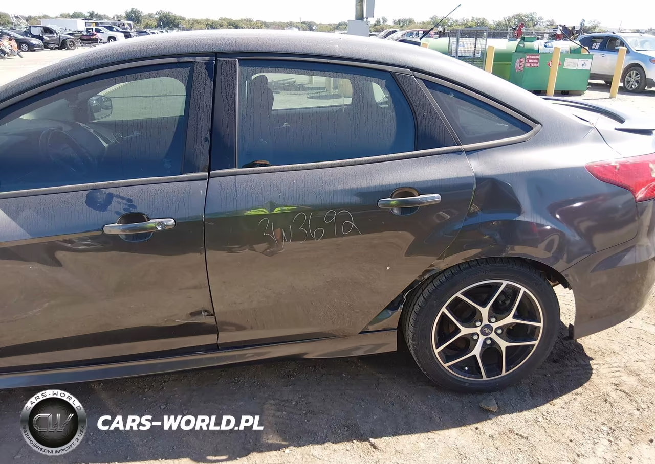 2016 Ford Focus Se VIN:1FADP3F2XGL293363 - 6