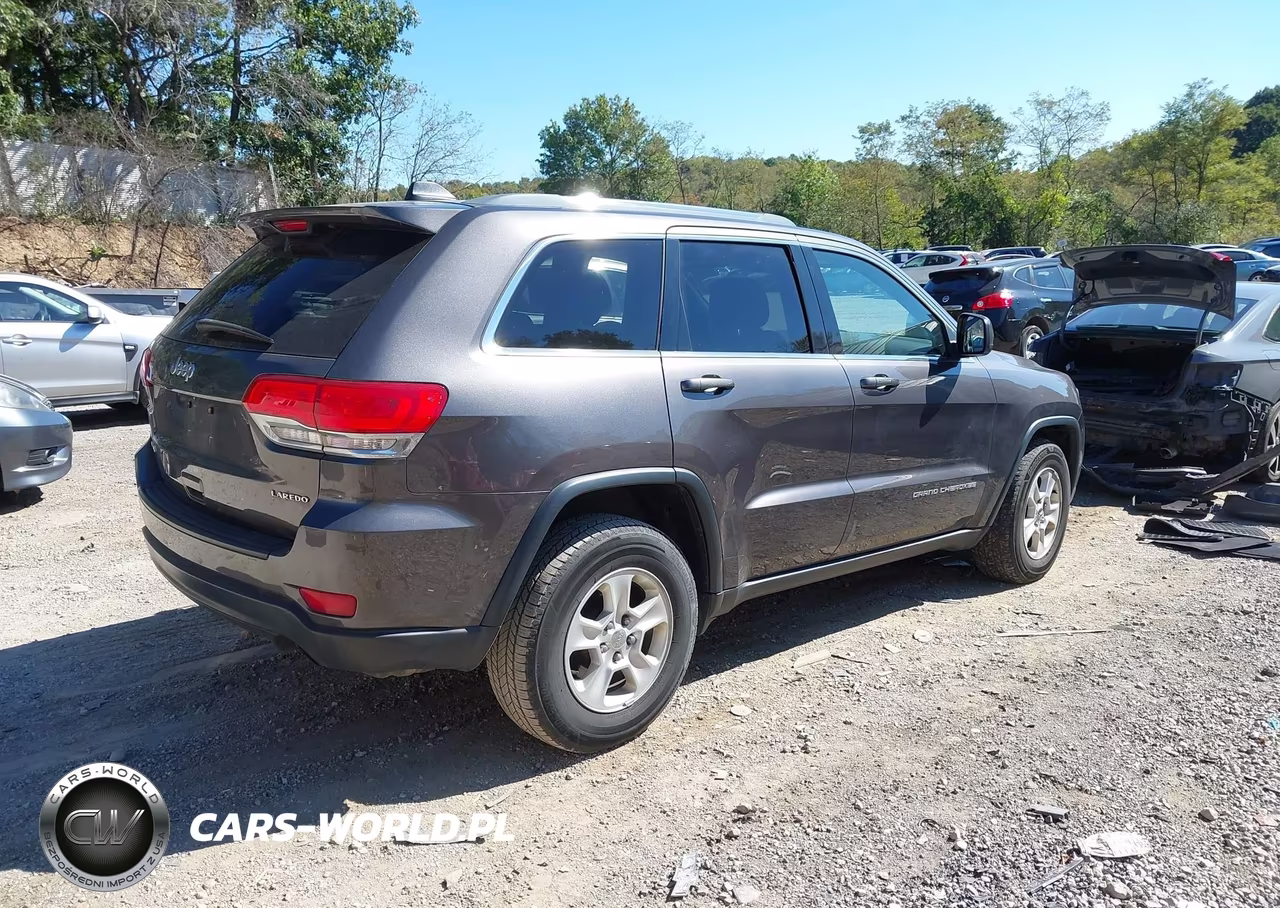 2015 Jeep Grand Cherokee Laredo VIN:1C4RJFAG4FC905657 - 4