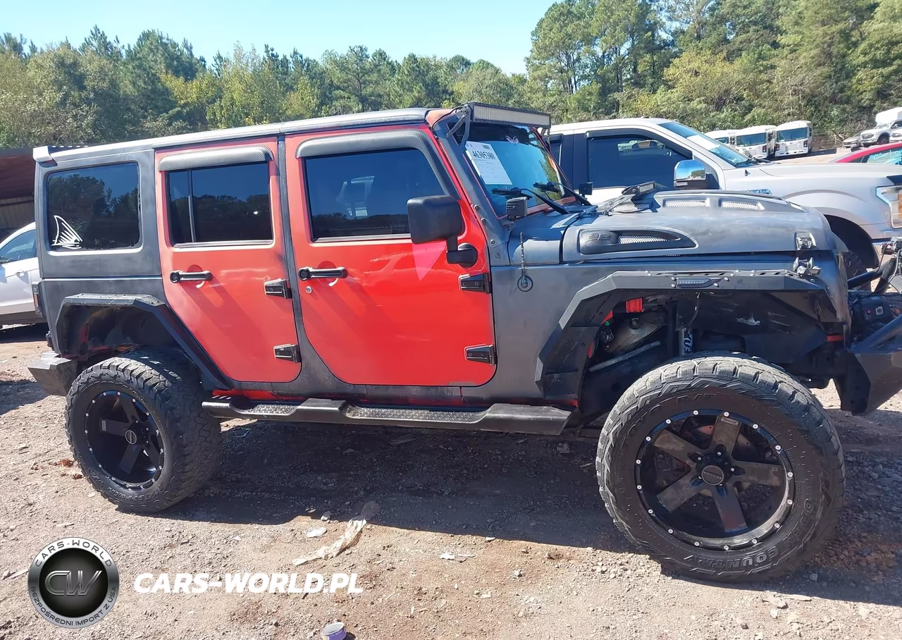 2013 Jeep Wrangler Unlimited Sahara VIN:1C4HJWEG8DL625727 - 13