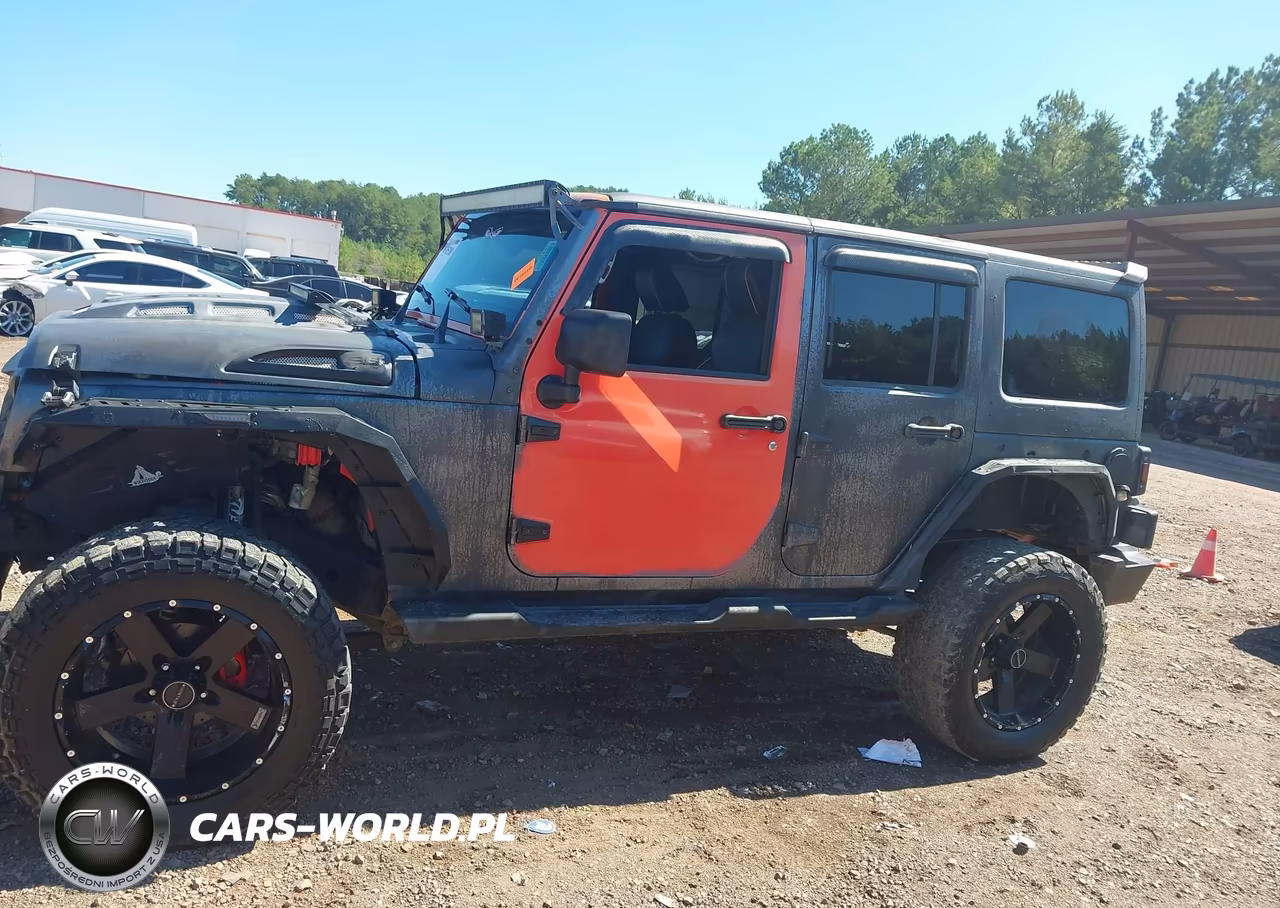 2013 Jeep Wrangler Unlimited Sahara VIN:1C4HJWEG8DL625727 - 14