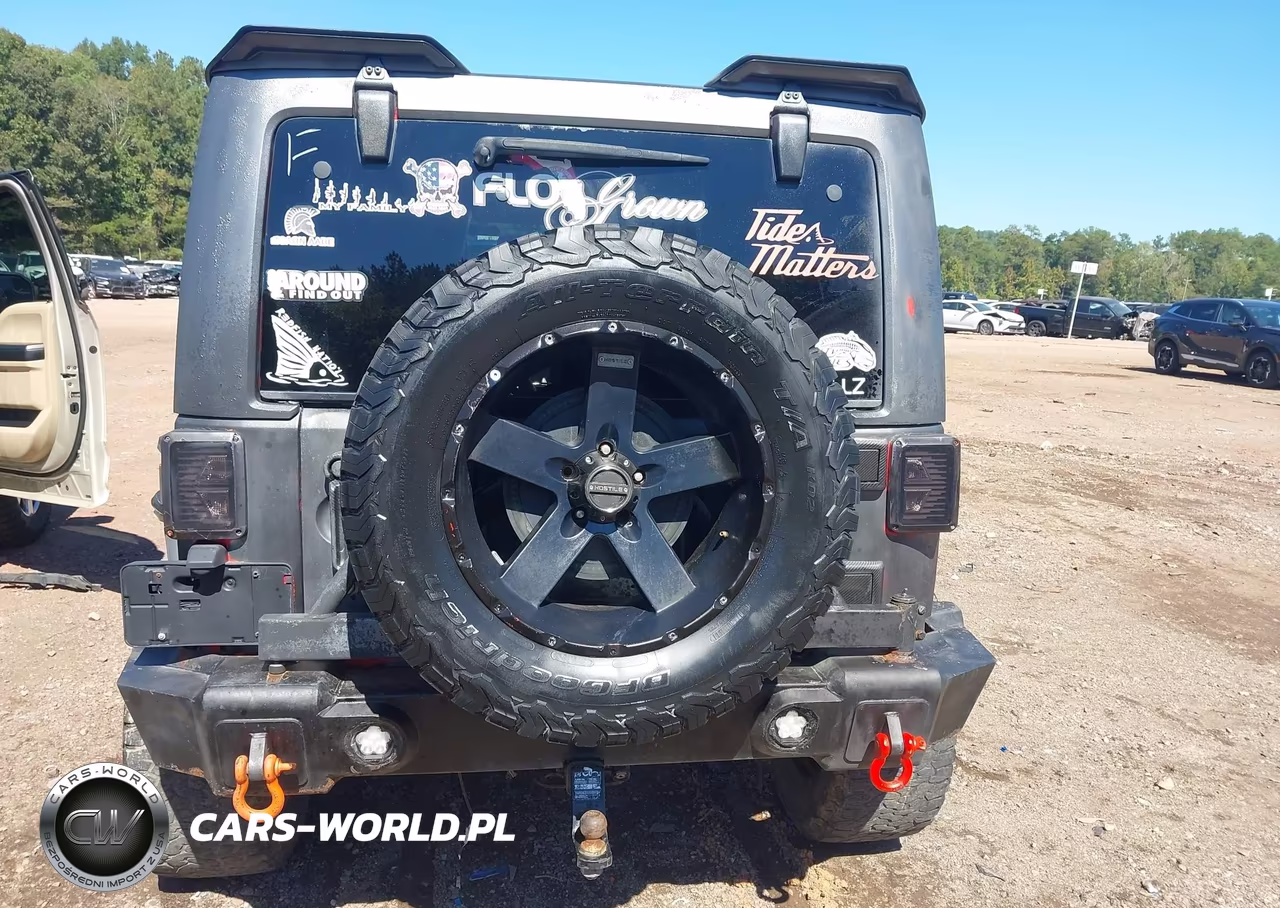 2013 Jeep Wrangler Unlimited Sahara VIN:1C4HJWEG8DL625727 - 16