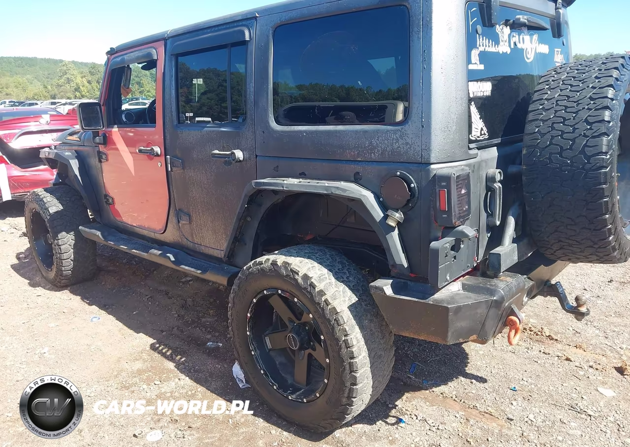 2013 Jeep Wrangler Unlimited Sahara VIN:1C4HJWEG8DL625727 - 3