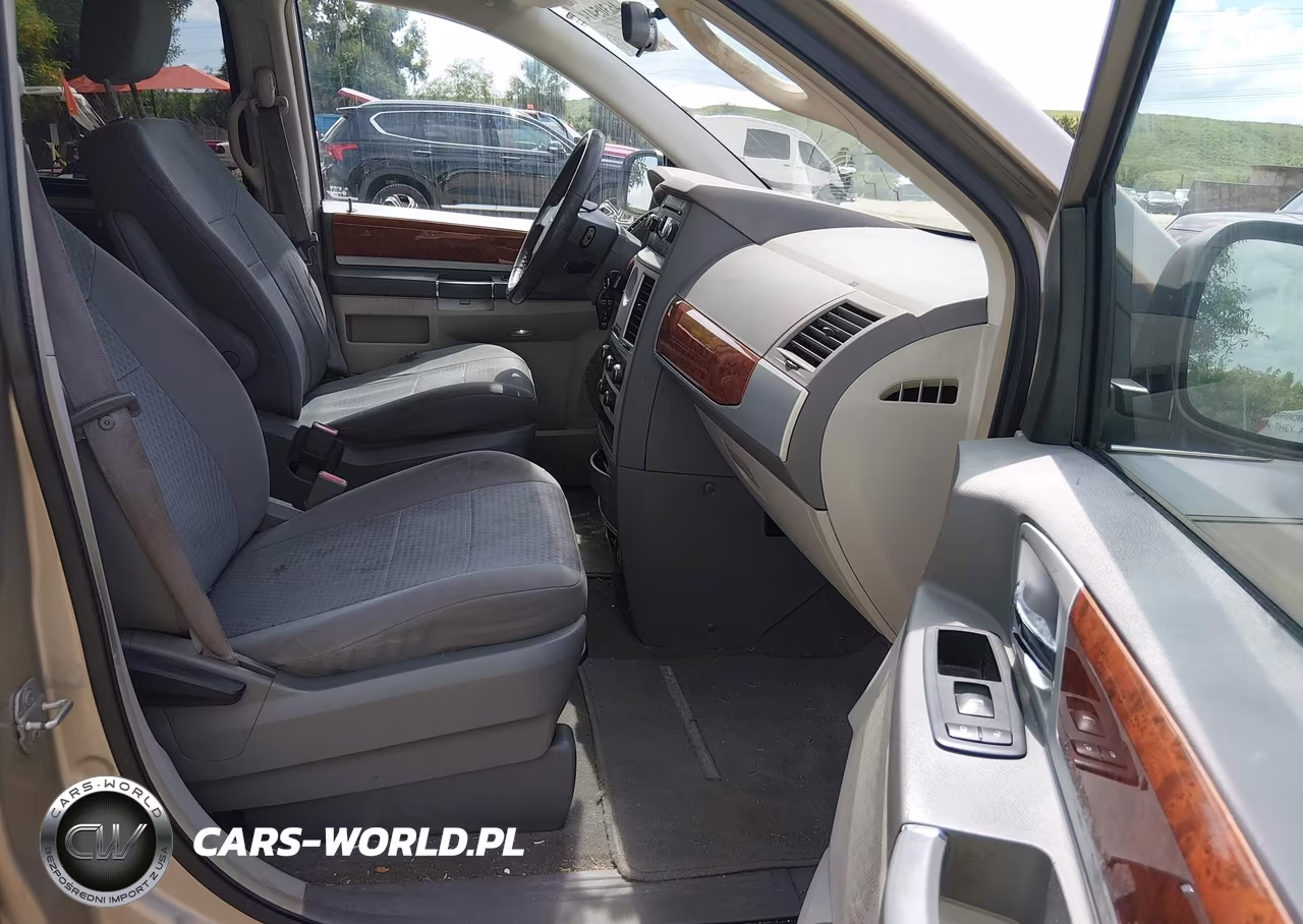 2009 Chrysler Town & Country Touring VIN:2A8HR541X9R592155 - 5