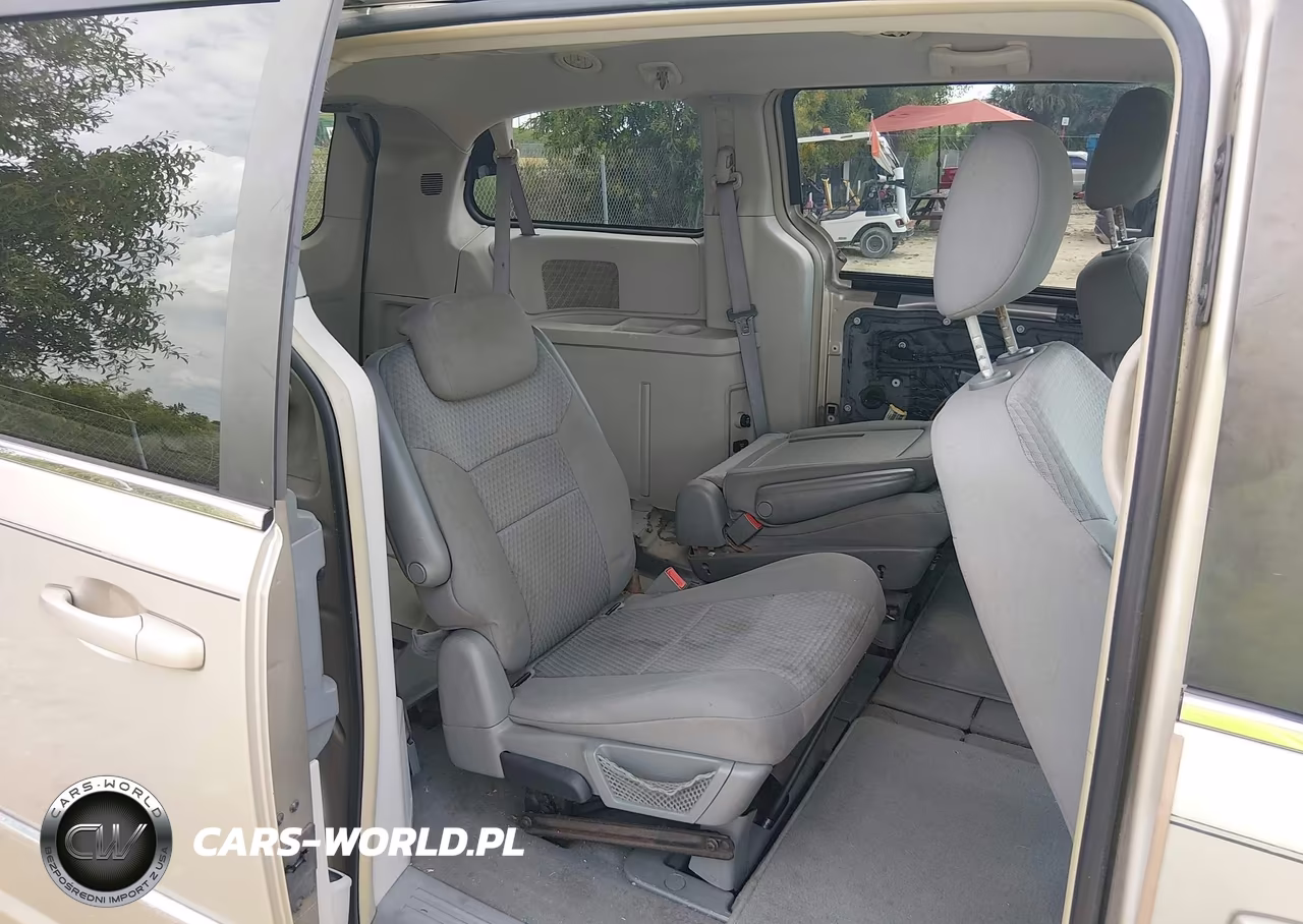 2009 Chrysler Town & Country Touring VIN:2A8HR541X9R592155 - 8