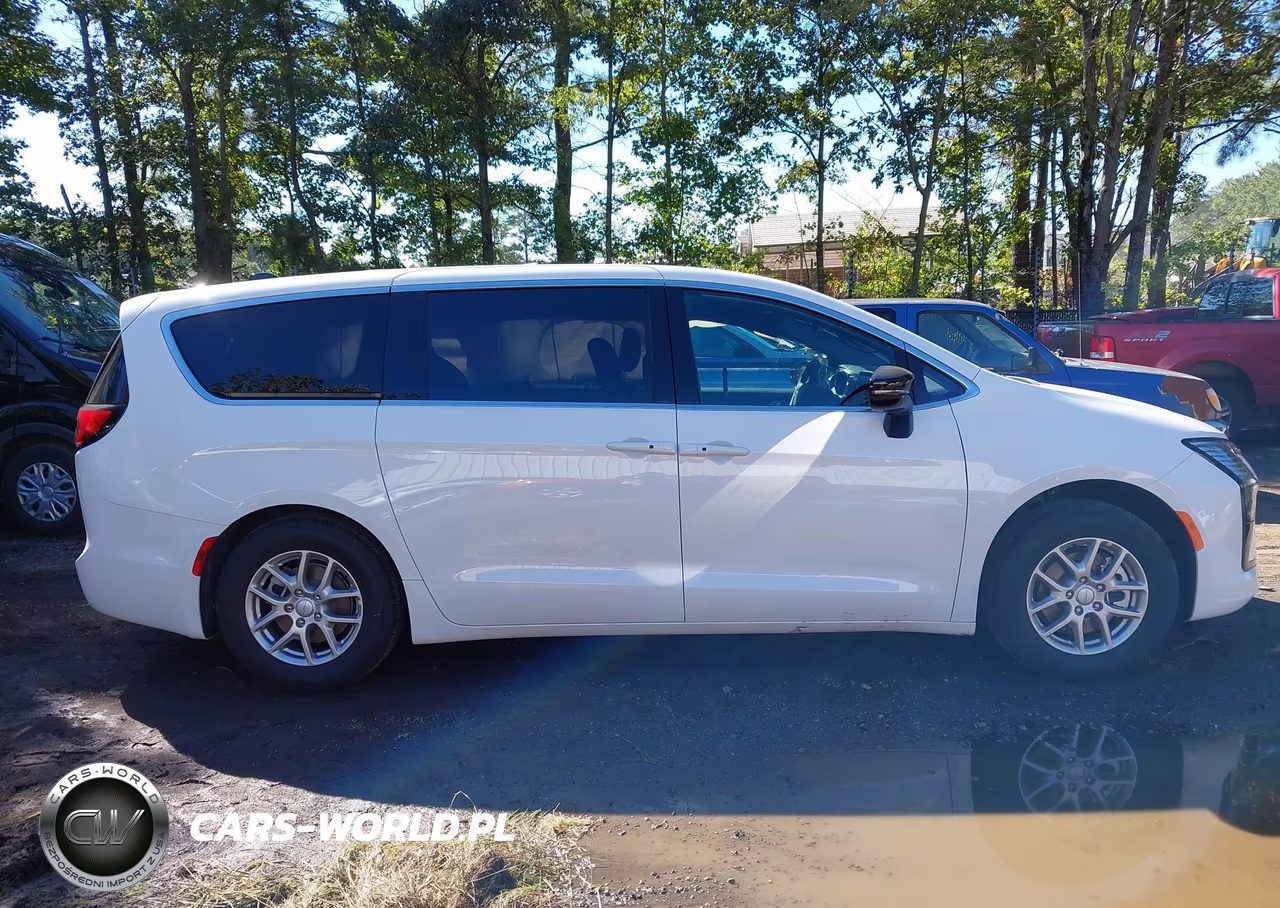2027 Chrysler Pacifica VIN:2C4RC1BG4VR590893 - 13