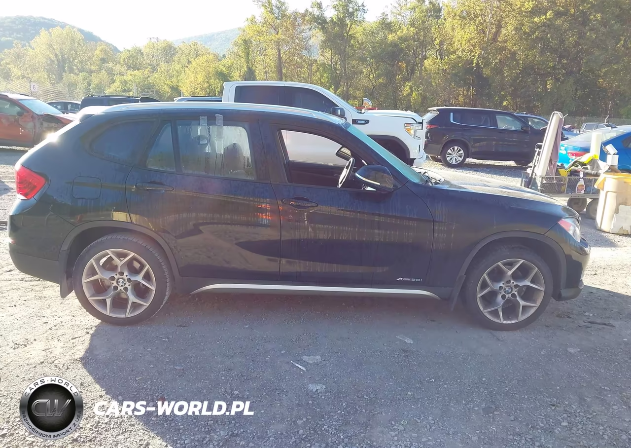 2014 BMW X1 xDrive28I VIN:WBAVL1C54EVY20860 - 13