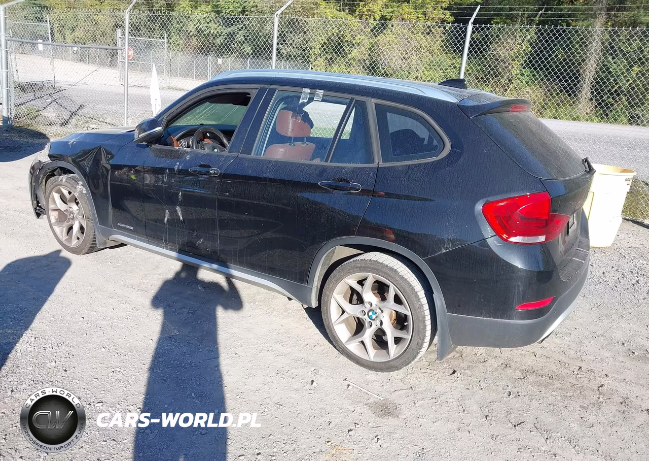2014 BMW X1 xDrive28I VIN:WBAVL1C54EVY20860 - 3