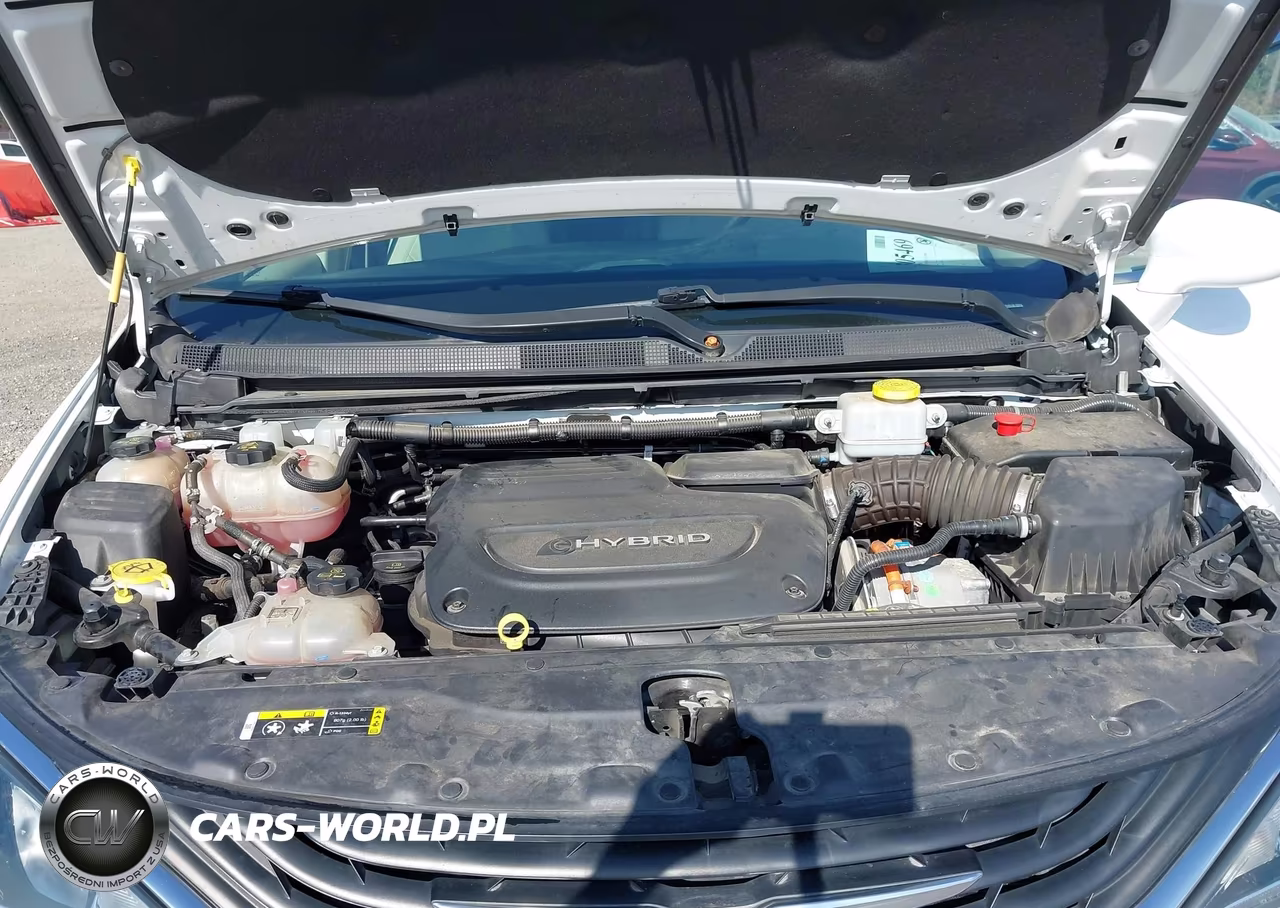 2017 Chrysler Pacifica Hybrid Touring Plus VIN:2C4RC1H72HR837310 - 10