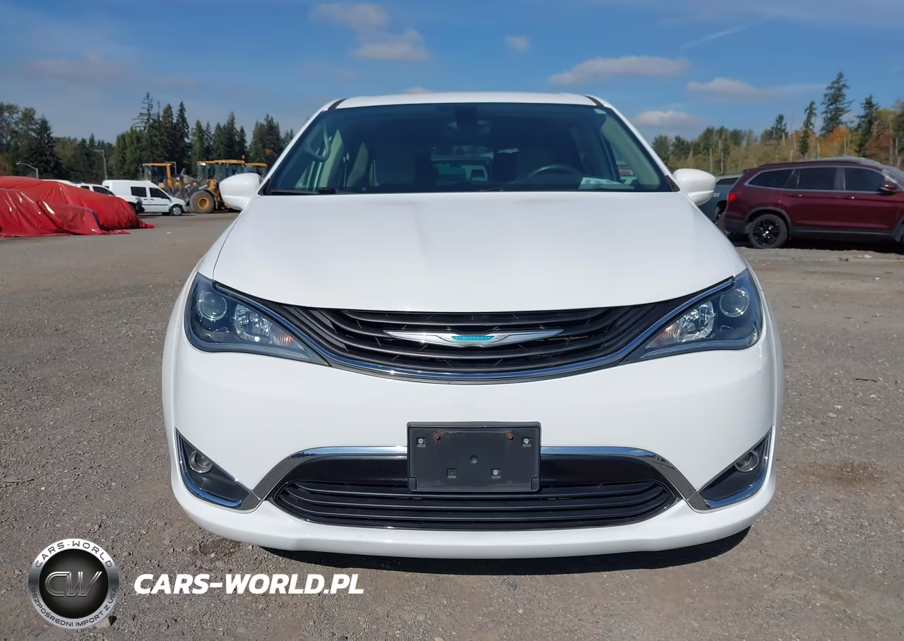 2017 Chrysler Pacifica Hybrid Touring Plus VIN:2C4RC1H72HR837310 - 12