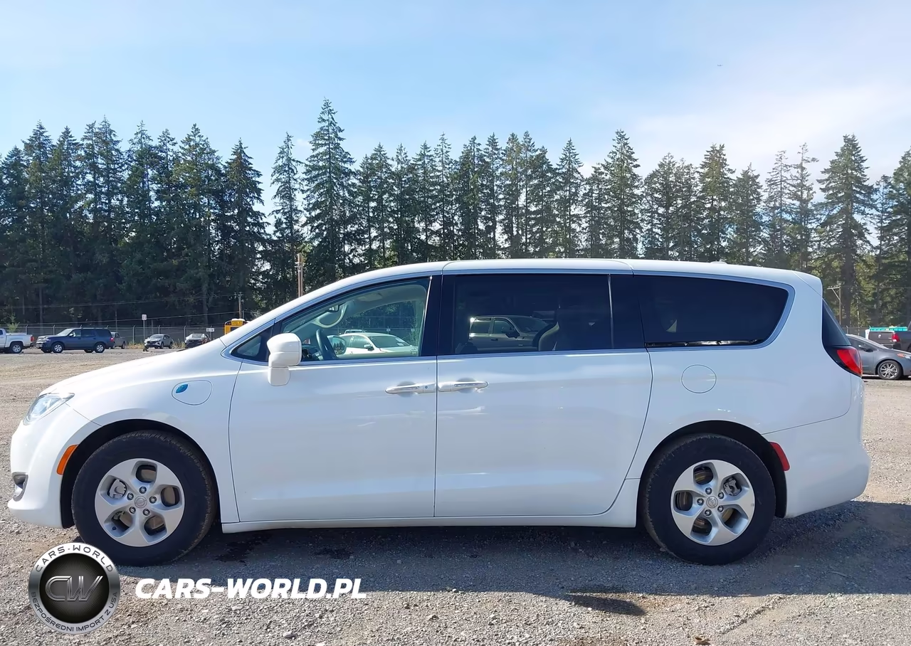 2017 Chrysler Pacifica Hybrid Touring Plus VIN:2C4RC1H72HR837310 - 14