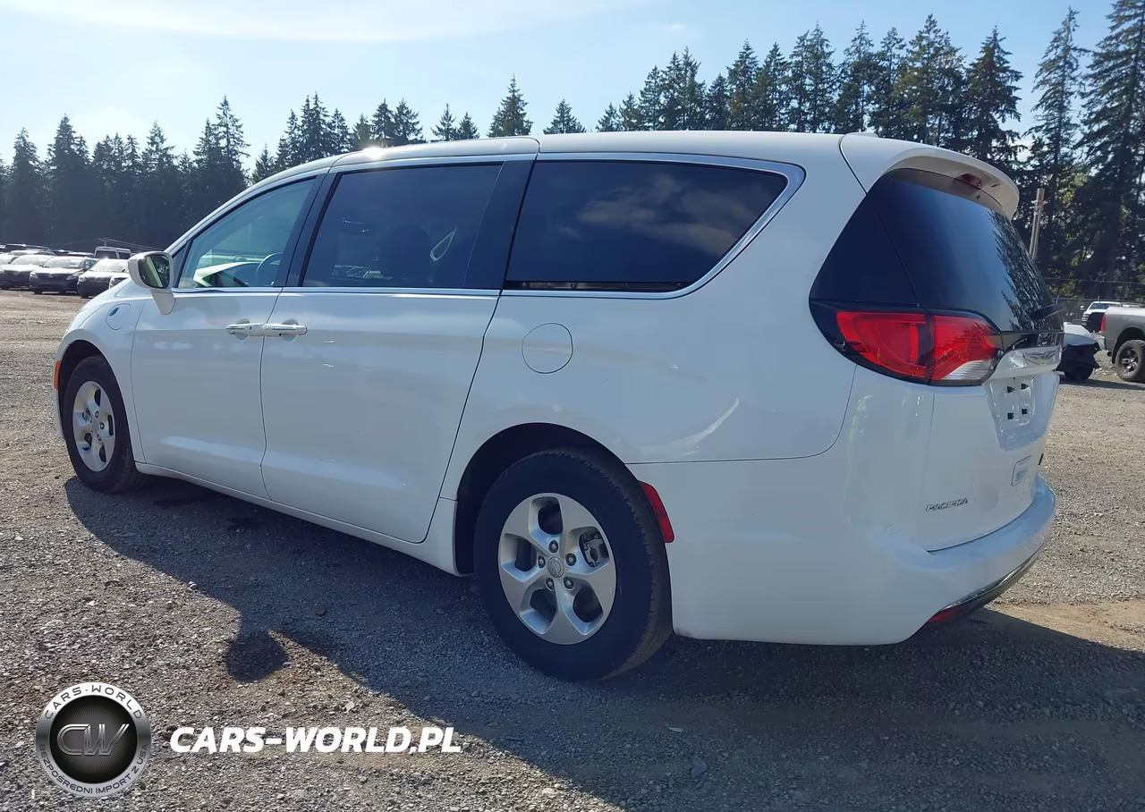 2017 Chrysler Pacifica Hybrid Touring Plus VIN:2C4RC1H72HR837310 - 3