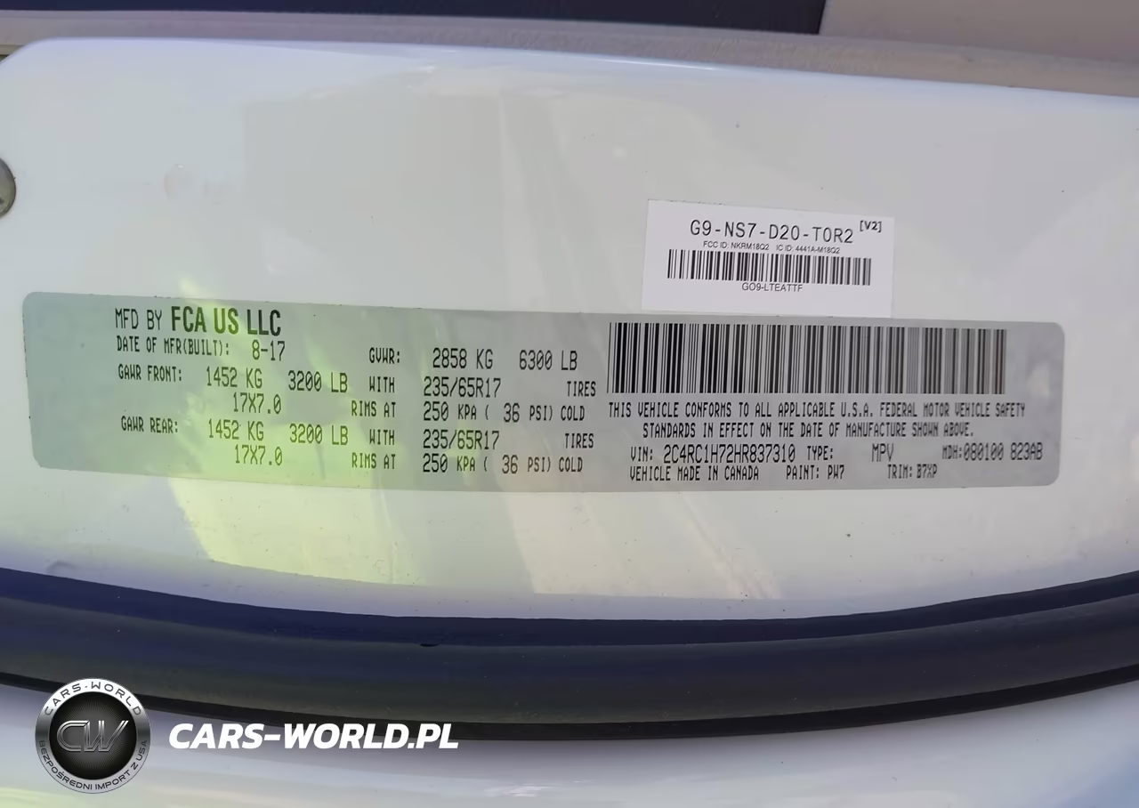2017 Chrysler Pacifica Hybrid Touring Plus VIN:2C4RC1H72HR837310 - 9