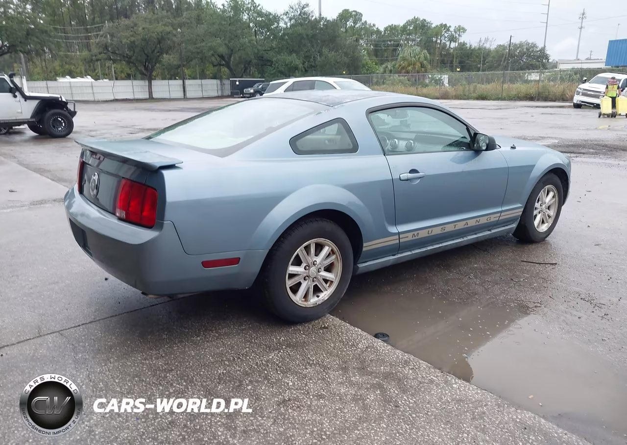 2007 Ford Mustang V6 Deluxe-V6 Premium VIN:1ZVFT80N975334730 - 4
