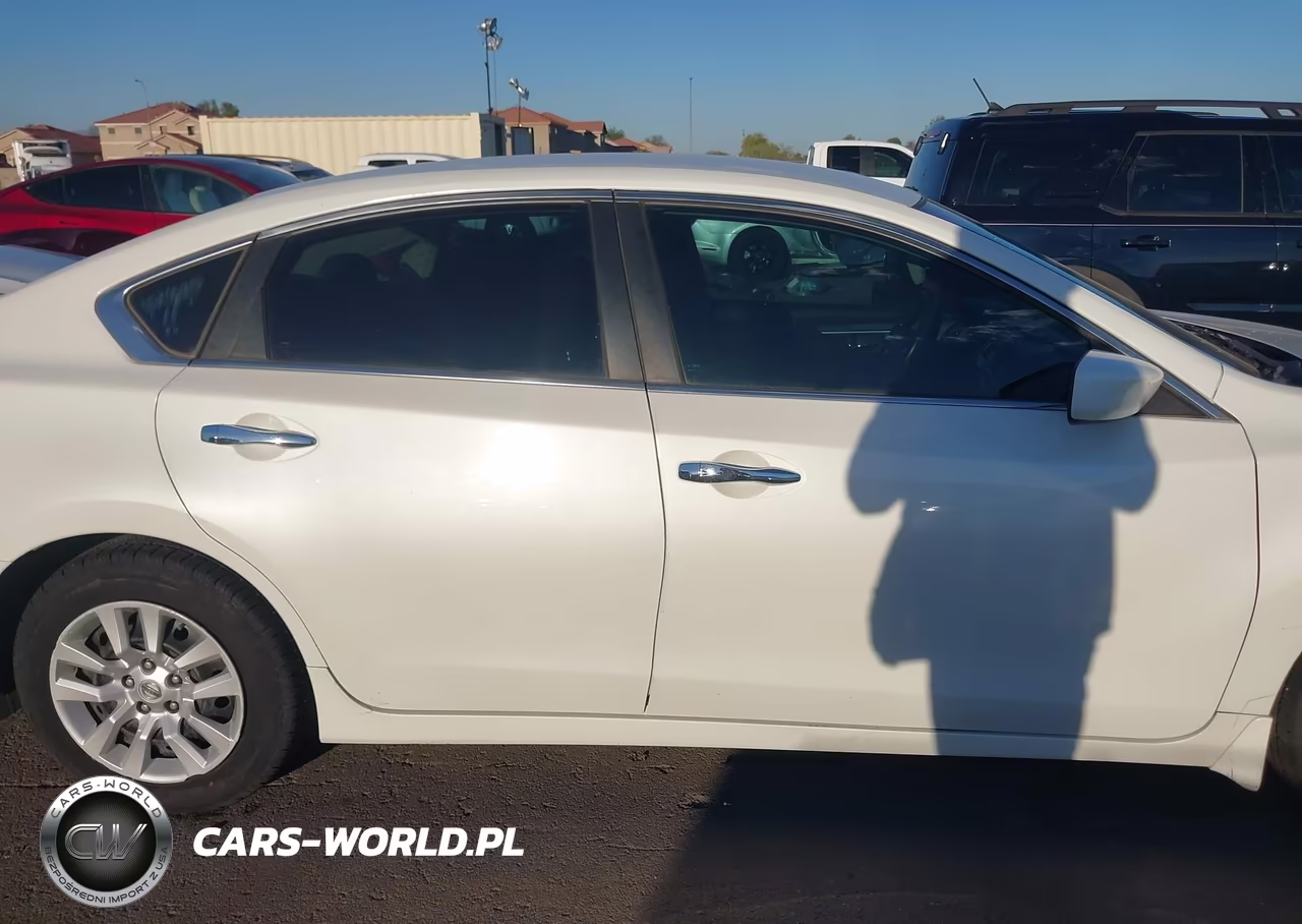 2015 Nissan Altima 2.5 S VIN:1N4AL3AP7FN373028 - 13