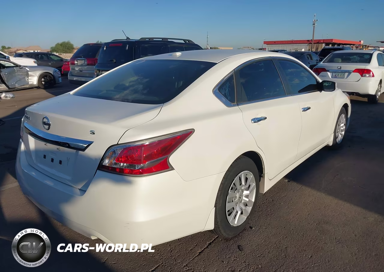 2015 Nissan Altima 2.5 S VIN:1N4AL3AP7FN373028 - 4