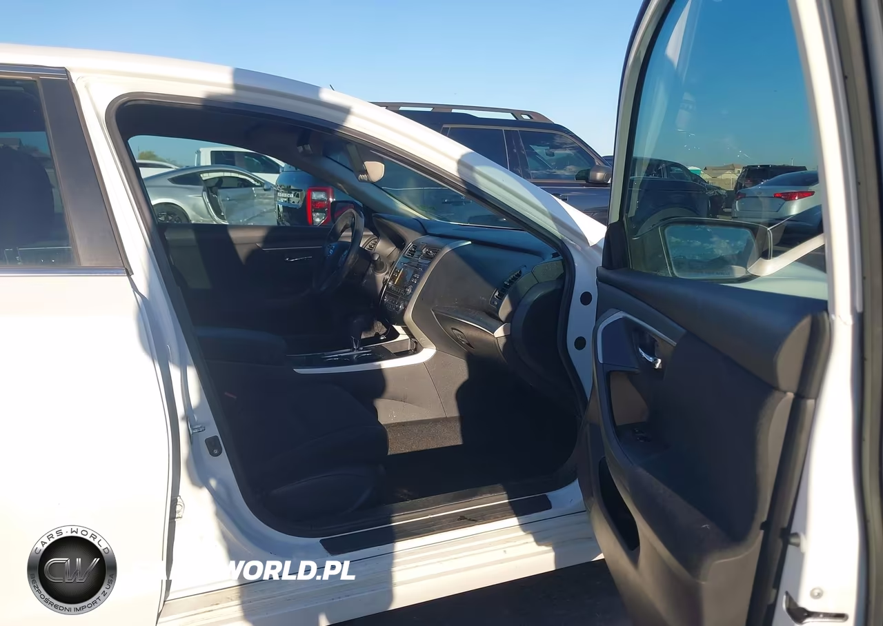 2015 Nissan Altima 2.5 S VIN:1N4AL3AP7FN373028 - 5