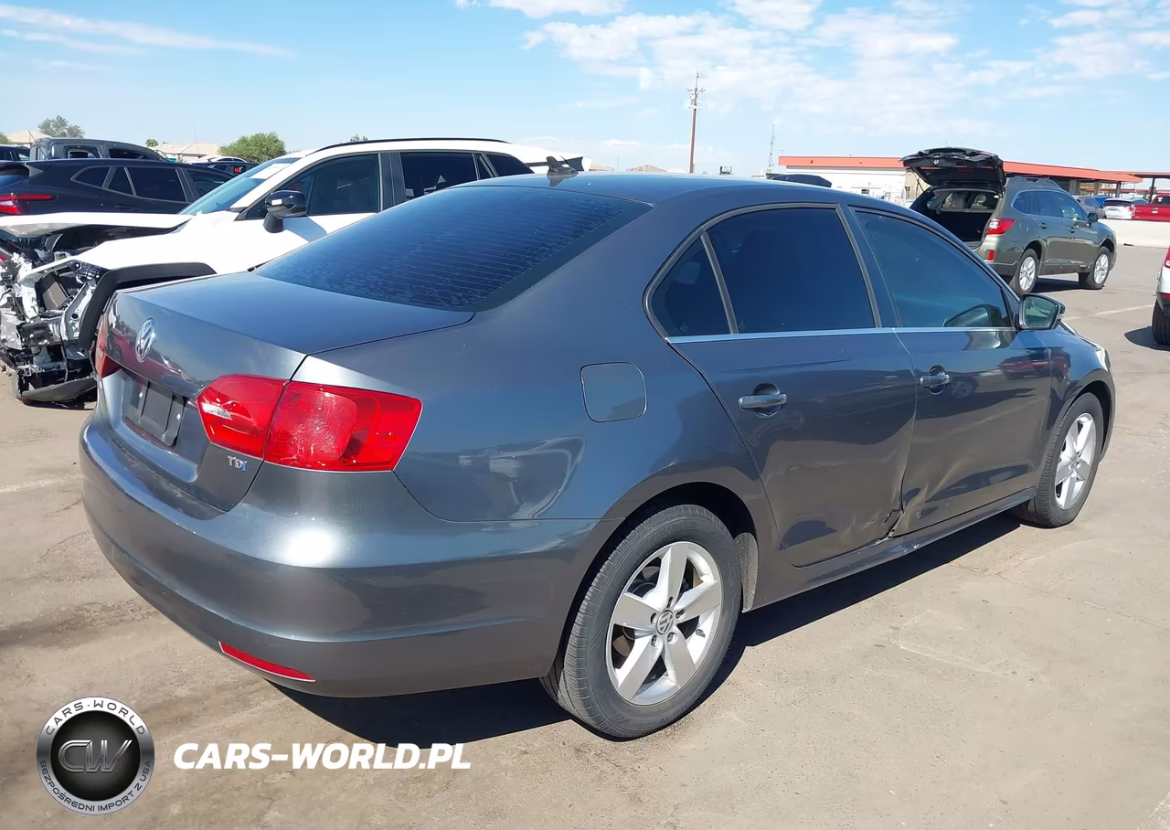 2013 Volkswagen Jetta 2.0L Tdi VIN:3VWLL7AJ0DM405621 - 4