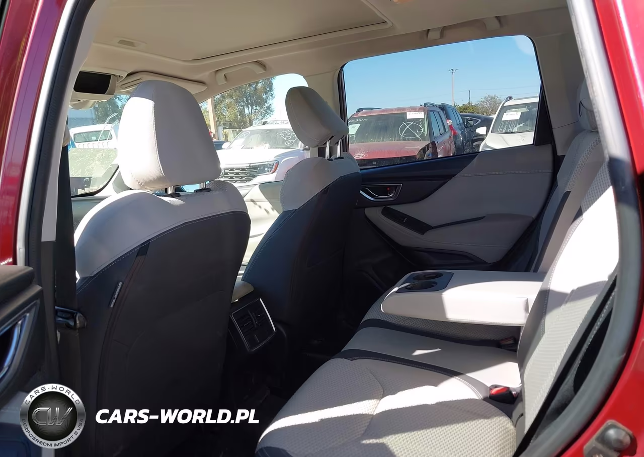 2019 Subaru Forester Premium VIN:JF2SKAEC8KH594743 - 18