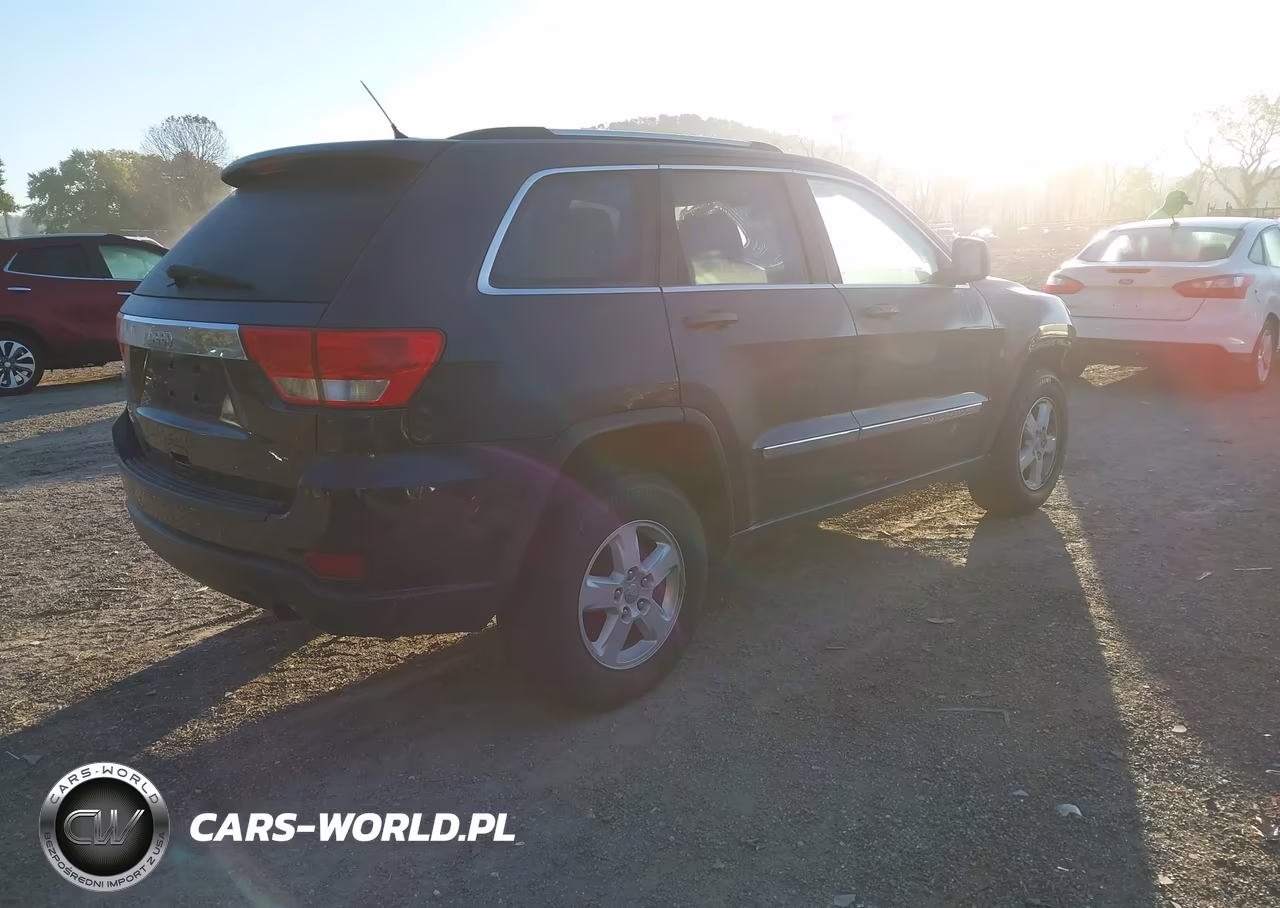 2012 Jeep Grand Cherokee Laredo VIN:1C4RJFAGXCC345204 - 4