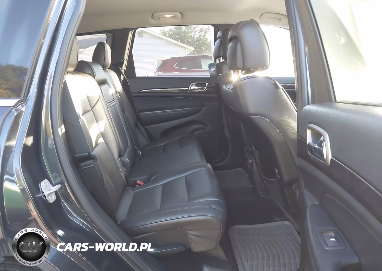 2012 Jeep Grand Cherokee Laredo VIN:1C4RJFAGXCC345204 - 8