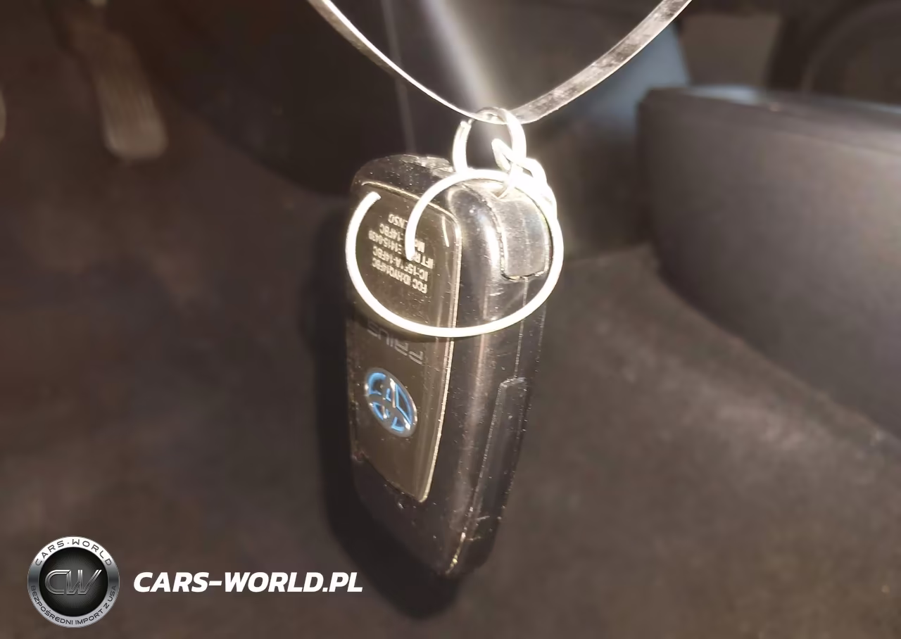 2020 Toyota Prius Le VIN:JTDKARFU8L3117218 - 11
