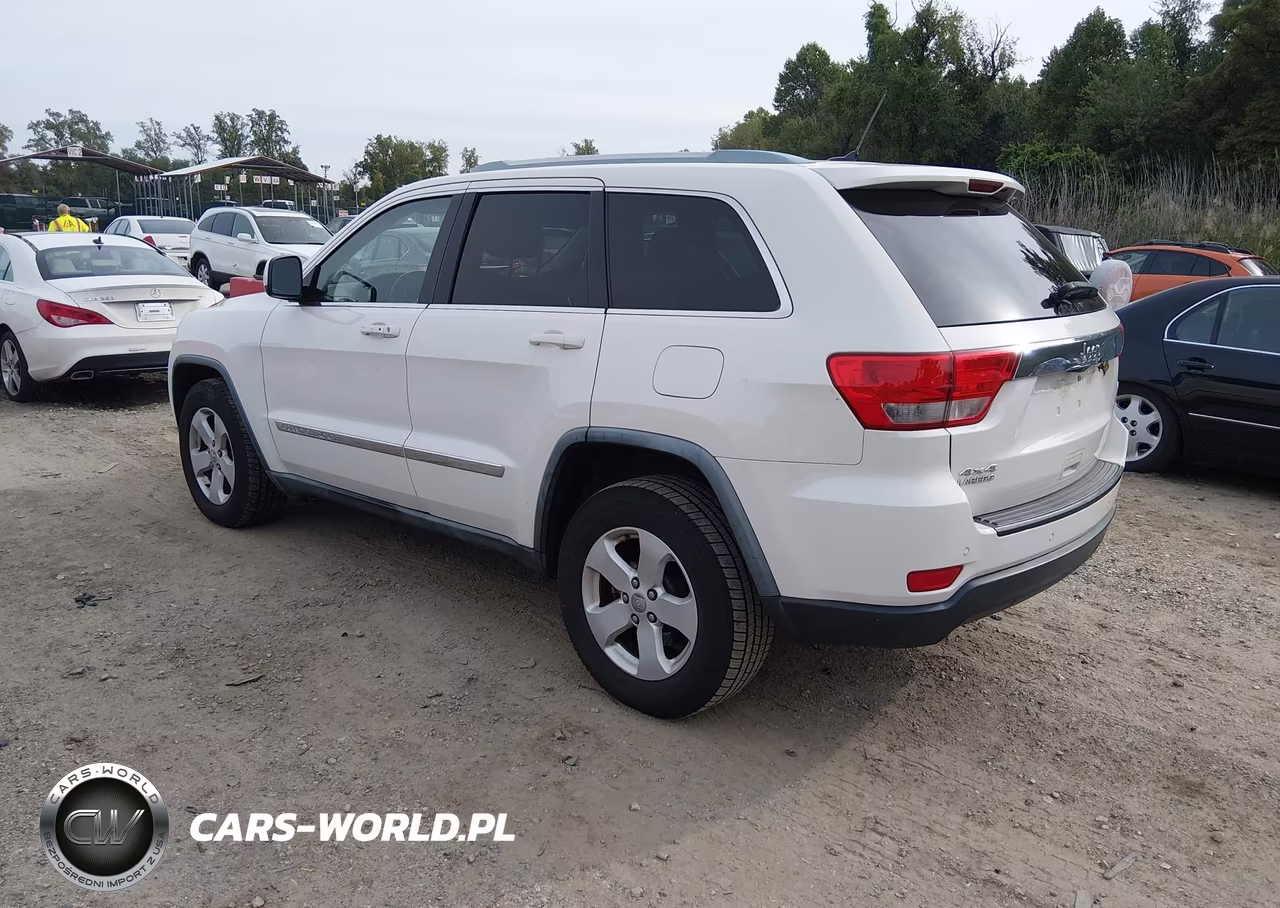 2011 Jeep Grand Cherokee Laredo VIN:1J4RR4GG5BC737603 - 3