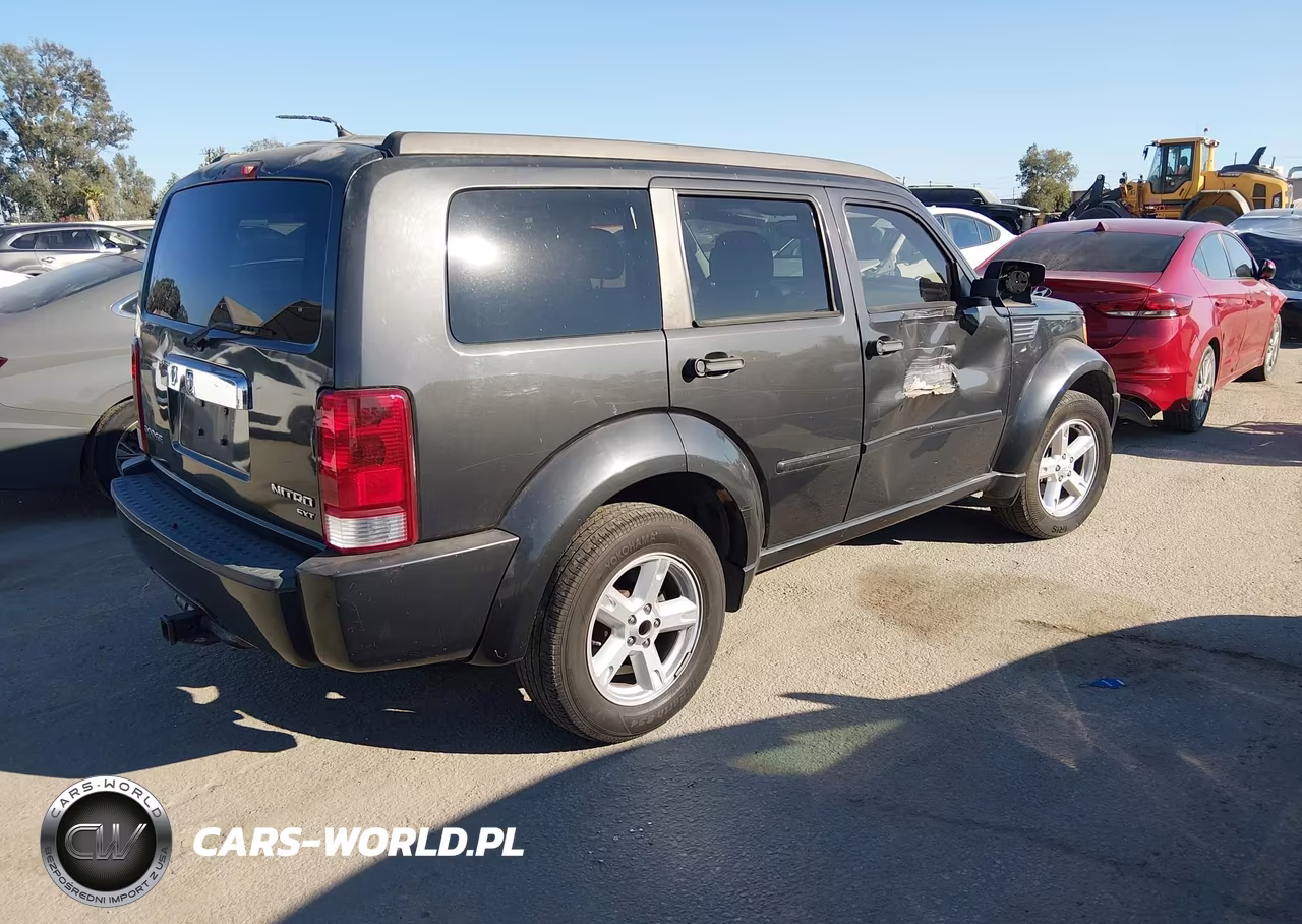 2011 Dodge Nitro Sxt VIN:1D4PT5GK1BW540938 - 4